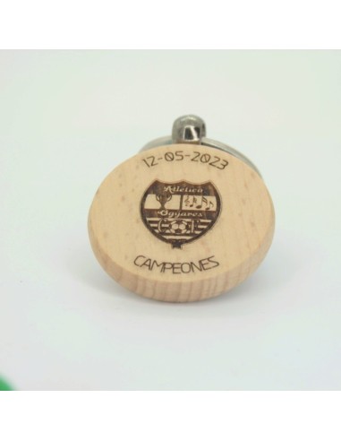 Llavero madera personalizado. Escudo equipo de fútbol