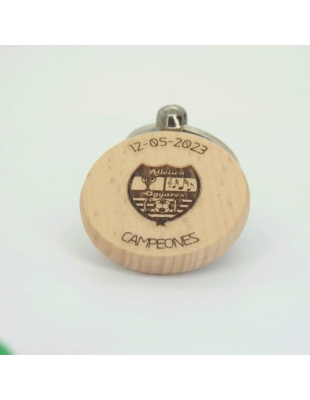 Llavero madera personalizado. Escudo equipo de fútbol