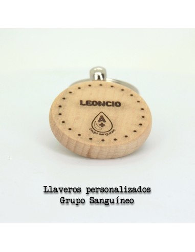 llavero de madera personalizado. Grupo sanguíneo