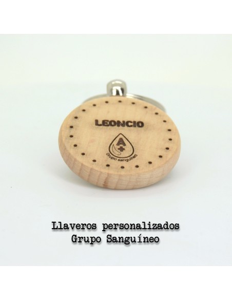 llavero de madera personalizado. Grupo sanguíneo